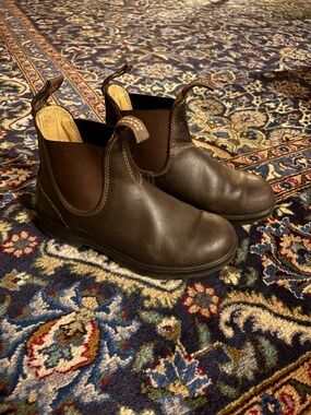 Blundstone's Chelsea size 7.5.